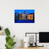 La skyline de La Haye à l'heure bleue affiche (Bureau à domicile)