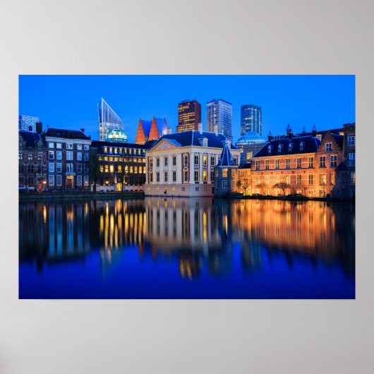 La skyline de La Haye à l'heure bleue affiche (Devant)