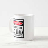 La tasse à café de Black Woman instruite. (Devant gauche)