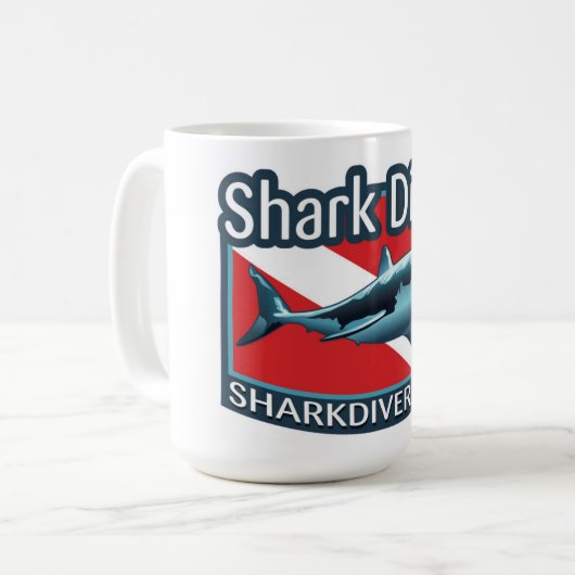 La tasse à café Shark Diver. (Devant gauche)