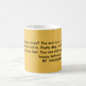 LA TASSE AIMÉE DE JOYEUX ANNIVERSAIRE DE POÉSIE DE (Centre)