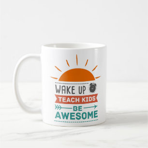 La tasse colorée mignonne se réveillent enseigne