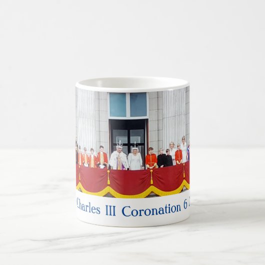 La tasse commémorative du couronnement du roi Char (Centre)
