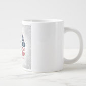 La tasse de café de la fête de l'Indépendance des (Droite)