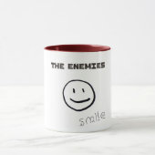 La tasse de fonctionnaire de sourire d'ennemis (Centre)