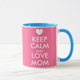La tasse de jour de mères gardent le calme et