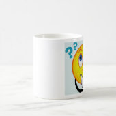 La tasse de pensée d'émoticône indique Hummm… (Centre)