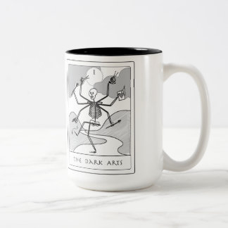 La tasse foncée d'arts