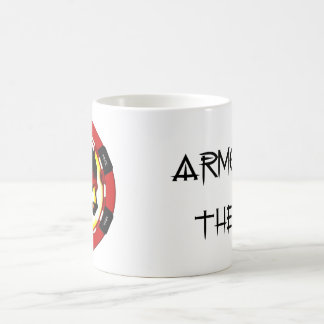 La tasse morphing de la main de l'homme mort