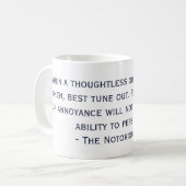 La tasse notoire de citation de RBG (Devant gauche)
