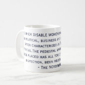 La tasse notoire de citation de RBG (Devant gauche)