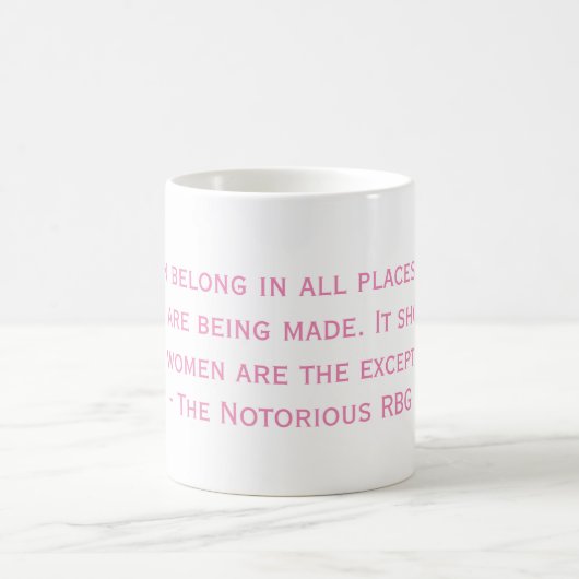 La tasse notoire de citation de RBG (Centre)