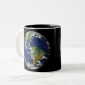 La TERRE de PLANÈTE de la tasse à deux tons de (Devant gauche)