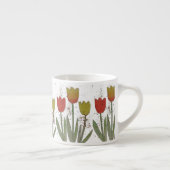 La tulipe colorée fleurit la tasse en céramique de (Droite)
