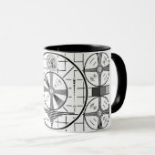 La TV examinent la tasse (Devant droit)