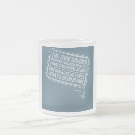 La véritable tasse de soldat (Centre)