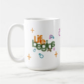 La vie commence à (personnaliser) | Mug Classique  (Gauche)