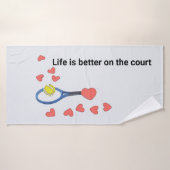 La vie de tennis est meilleure sur le court avec a (Serviette de bain)