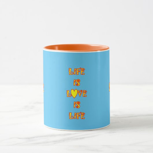 LA VIE est AMOUR Mug (Centre)