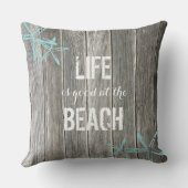 La vie est bonne au Beach ı Throw oreiller (Verso)