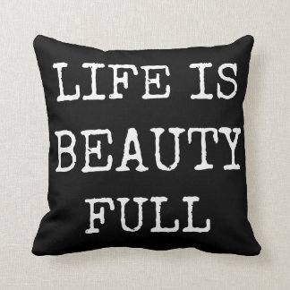 La vie est coussin noir de mots de beauté