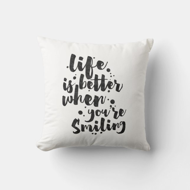La vie est meilleure en souriant - coussin inspiré (Recto)
