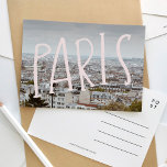 La vue sur Paris Carte postale<br><div class="desc">Un souvenir impérissable de votre voyage à Paris avec cette belle carte postale avec lettrage à la main. Cette photo a été prise à Paris,  en France,  sur les marches du Sacré-Coeur.</div>