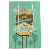 Laat het avontuur beginnen met retro stijl ontwerp medium cadeauzakje (Achterkant)