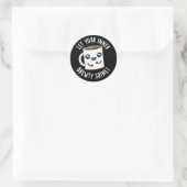 Laat je innerlijke Brewty Shine Coffee Pun donker Ronde Sticker (Tas)