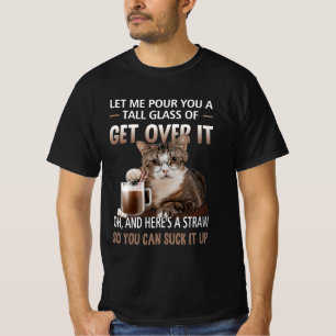 Laat me je een groot glas water geven om er overhe t-shirt