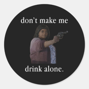 Laat me niet alleen het Shirt van Moederdag Drinke Ronde Sticker