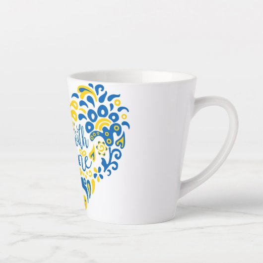 Laat Oekraïne met rust en hart Latte Mok (Rechts)