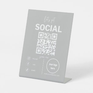 Laat sociale QR-code achter Reclamebord Met Voetstuk