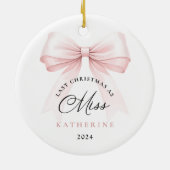 Laatste kerst als Miss Pink Bow Keramisch Ornament (Achterkant)