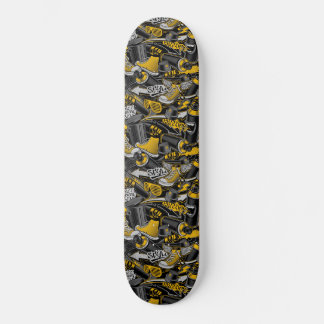Label Grafitti Patterned Skateboard