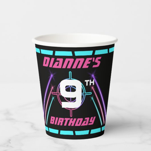 Label Neon Pink Birthday Party Papieren Bekers (Voorkant)