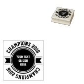  label + uw gekromde en vaste tekst of teken 	rubberstempel (Gestempeld)