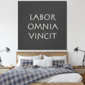 Labor omnia vincit canvas afdruk (Insitu (Slaapkamer))