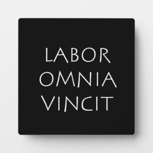 Labor omnia vincit fotoplaat