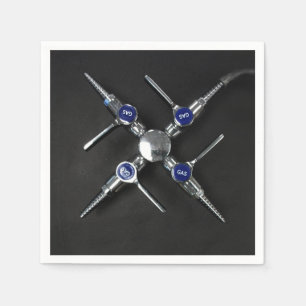 Laboratoriumgaskleppen op de laboratoriumbank servetten