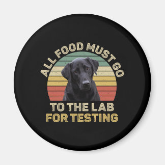 Labrador geeft alle voedsel dat naar het lab moet  magneet