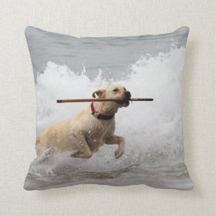 Labrador - Geel - Go Fetch! Beach Hogs Kussen