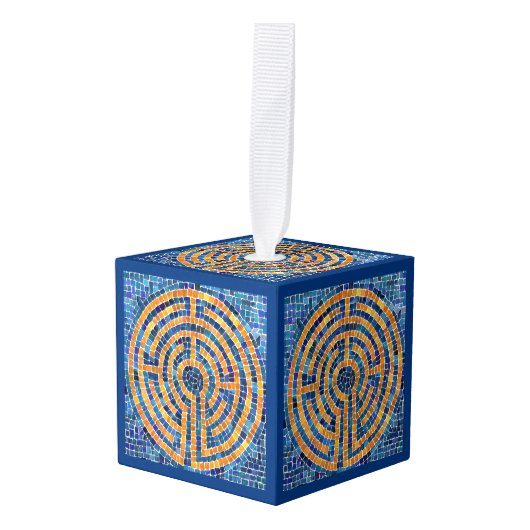 LABYRINTH IV Houten Kubus Ornament (Voorkant hoekig)