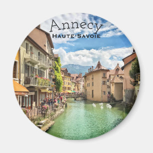 Lac aimant rond d'Annecy, la Haute-Savoie
