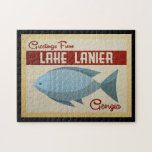 Lac Lanier Jigsaw Puzzle Géorgie Poissons Vintages<br><div class="desc">Le design de voyage vintage Greutages From Lake Lanier Georgia présente un poisson bleu amusant aux accents rouges et une ambiance rétro des années 1960.</div>