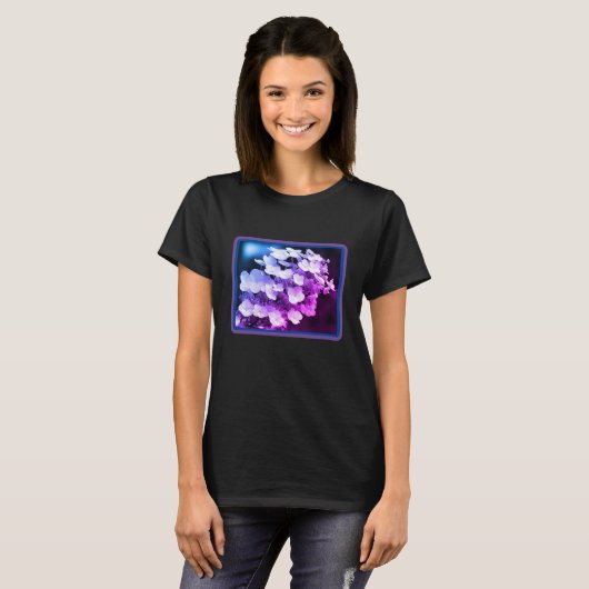 Lacecap Hydrangea zwart en wit gekleurd T-shirt (Voorkant volledig)