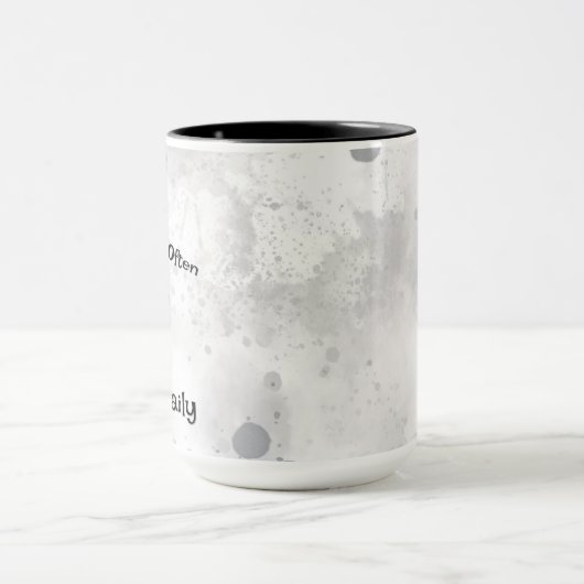 "Lach groot, lach vaak, herhaal dagelijks" Cartoon Mok (Midden)