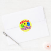LACH, HET IS BESMETTELIJK RONDE STICKER (Envelop)