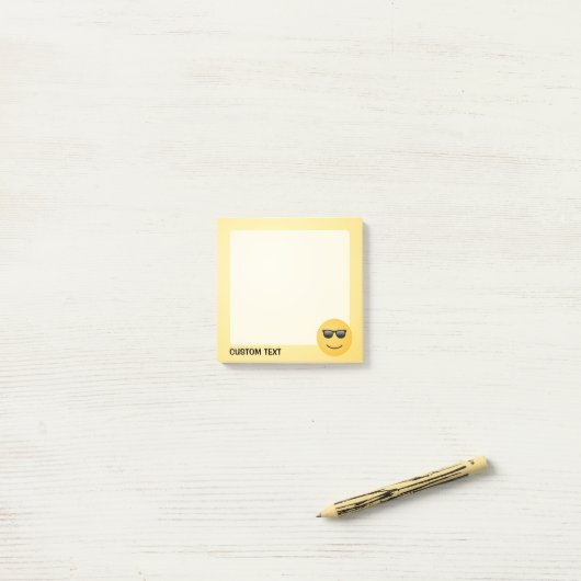 Lachend gezicht met zonnebril post-it® notes (Op bureau)
