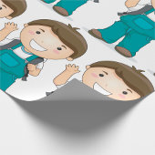 Lachende schooljongen met rugzak cadeaupapier